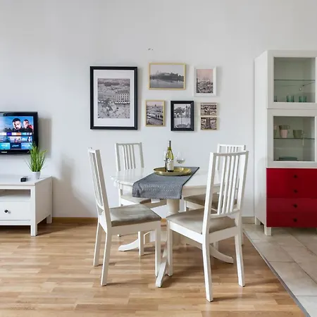 Discover - 3 Rakowicka St - Classic Near Main Station - Netflix *