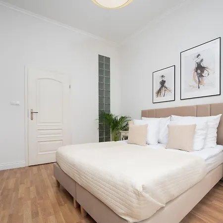Discover - 3 Rakowicka St - Classic Near Main Station - Netflix Cracovia