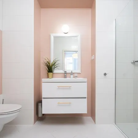 Discover - 3 Rakowicka St - Classic Near Main Station - Netflix *