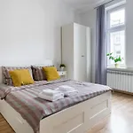 Discover - 3 Rakowicka St - Classic Near Main Station - Netflix *