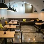 Discover - 3 Rakowicka St - Classic Near Main Station - Netflix Appartamento