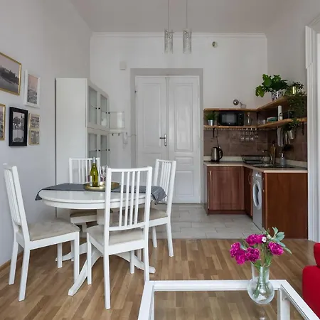 Discover - 3 Rakowicka St - Classic Near Main Station - Netflix *