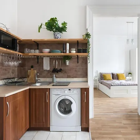 Discover - 3 Rakowicka St - Classic Near Main Station - Netflix Krakow