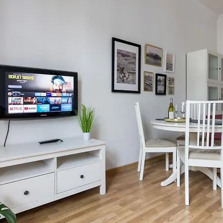 Discover - 3 Rakowicka St - Classic Near Main Station - Netflix *
