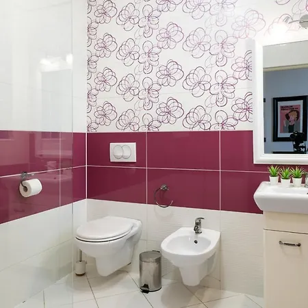 Discover - 3 Rakowicka St - Classic Near Main Station - Netflix Krakow