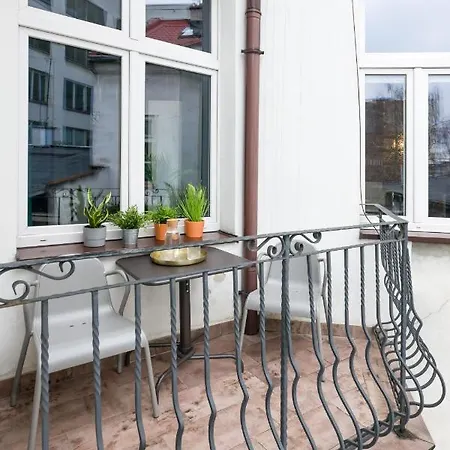 Discover - 3 Rakowicka St - Classic Near Main Station - Netflix Apartment Krakow