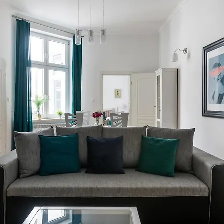 Apartment Discover - 3 Rakowicka St - Classic Near Main Station - Netflix Krakow