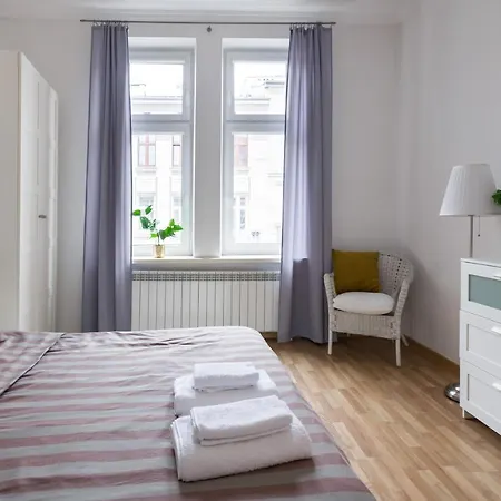 Discover - 3 Rakowicka St - Classic Near Main Station - Netflix Apartment