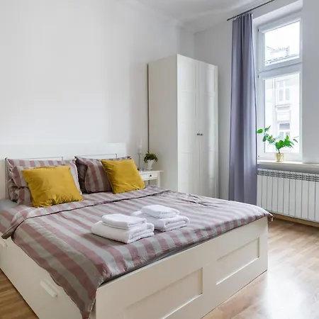 Discover - 3 Rakowicka St - Classic Near Main Station - Netflix *