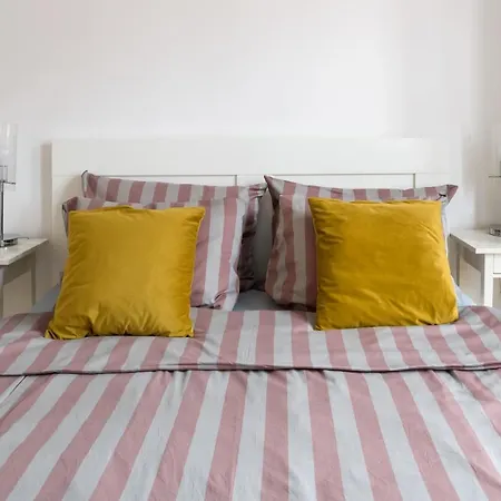 Discover - 3 Rakowicka St - Classic Near Main Station - Netflix Apartment