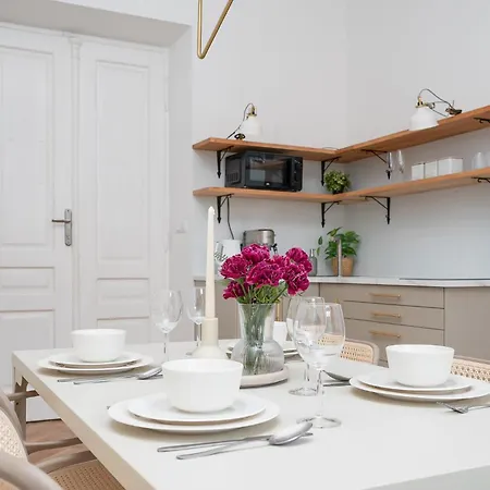 Discover - 3 Rakowicka St - Classic Near Main Station - Netflix Daire Krakow