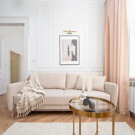 Discover - 3 Rakowicka St - Classic Near Main Station - Netflix