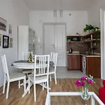 Discover - 3 Rakowicka St - Classic Near Main Station - Netflix *