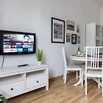 Discover - 3 Rakowicka St - Classic Near Main Station - Netflix *