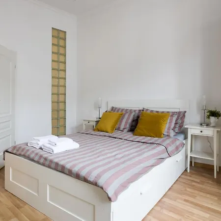 Discover - 3 Rakowicka St - Classic Near Main Station - Netflix Appartamento