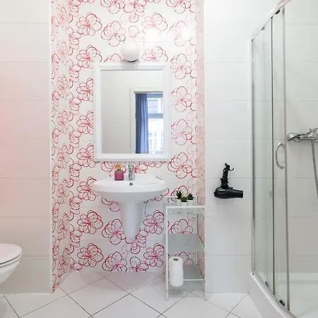 Discover - 3 Rakowicka St - Classic Near Main Station - Netflix Appartamento