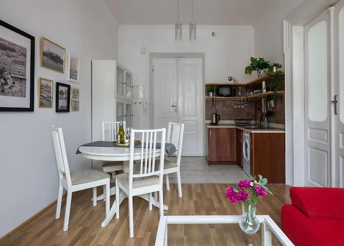 Discover - 3 Rakowicka St - Classic Near Main Station - Netflix *