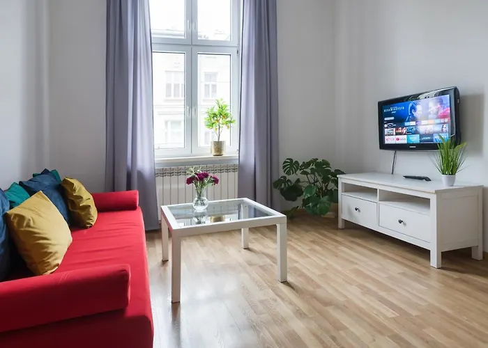 Discover - 3 Rakowicka St - Classic Near Main Station - Netflix Apartment