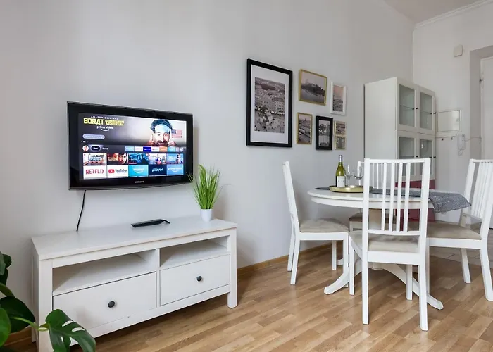 Discover - 3 Rakowicka St - Classic Near Main Station - Netflix *