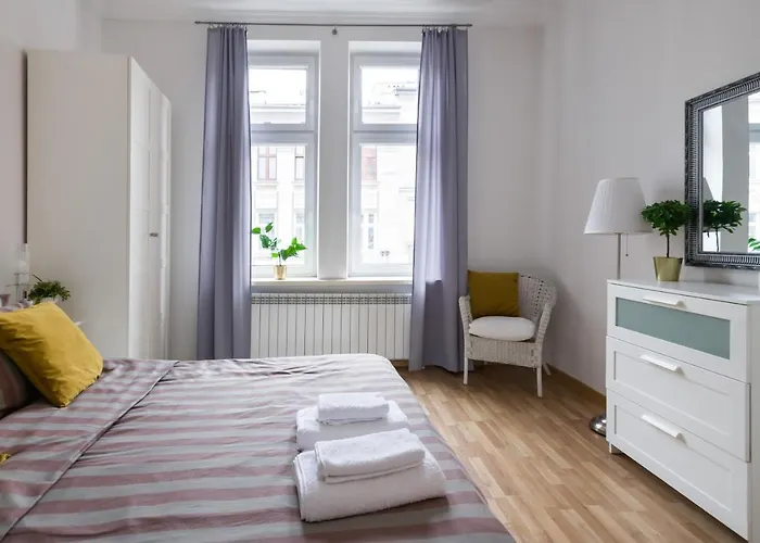 Discover - 3 Rakowicka St - Classic Near Main Station - Netflix Apartment
