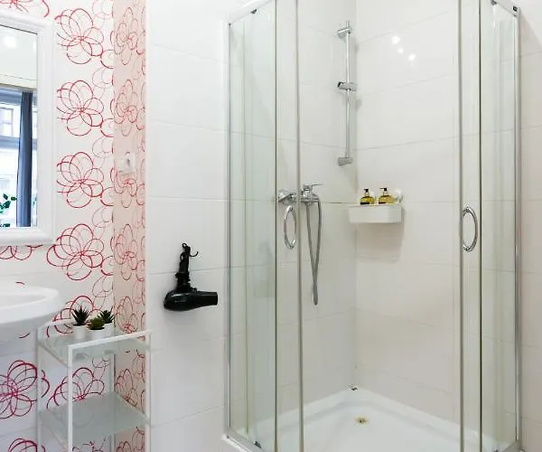 Discover - 3 Rakowicka St - Classic Near Main Station - Netflix Apartment Krakow