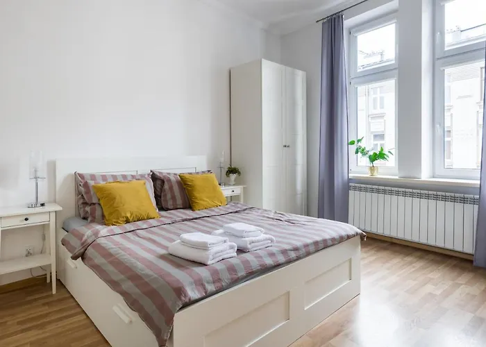Discover - 3 Rakowicka St - Classic Near Main Station - Netflix *