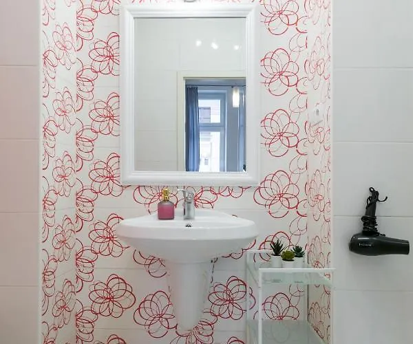 Apartment Discover - 3 Rakowicka St - Classic Near Main Station - Netflix Krakow