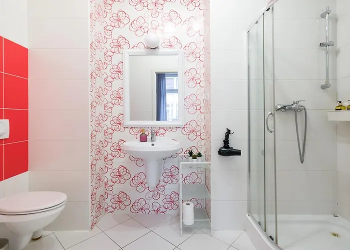 Discover - 3 Rakowicka St - Classic Near Main Station - Netflix Apartment