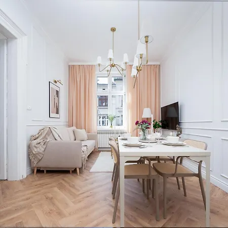 Discover - 3 Rakowicka St - Classic Near Main Station - Netflix *