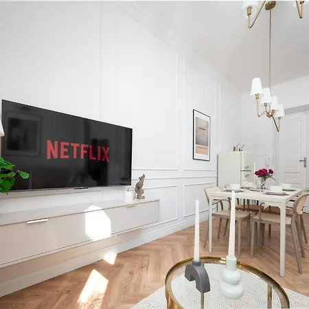 Discover - 3 Rakowicka St - Classic Near Main Station - Netflix Lägenhet *