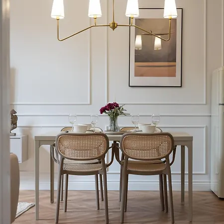 Discover - 3 Rakowicka St - Classic Near Main Station - Netflix *